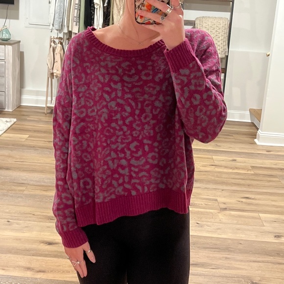 Free People Cool Cat Purple Leopard Print Oversized Drop Shoulder Sweater Size S - Picture 3 of 8